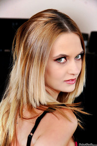 Amazing Blonde Gives A Blowjob - 01