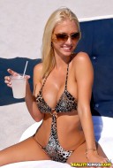 Molly and Gracie are spending a day in South Beach - 00